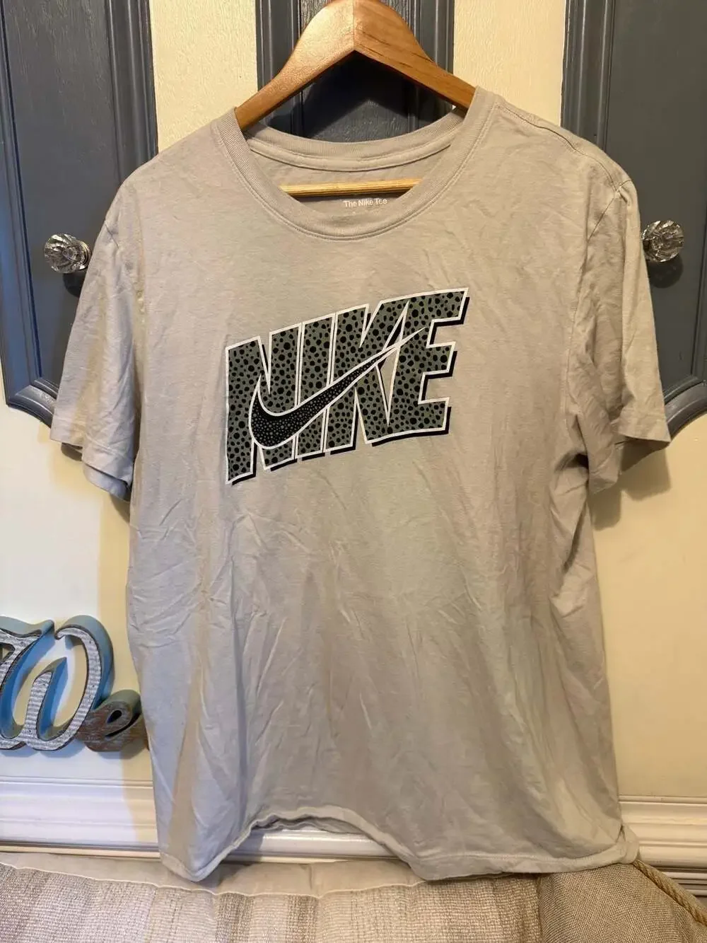 Nike The Nike Tee Size XL Gray Graphic Logo T-Shirt